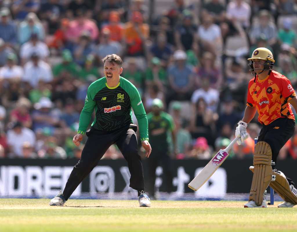 Bracewell, openers lead Brave to easy win over Phoenix  