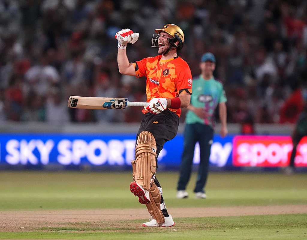 Livingstone, Smeed help Phoenix earn first points of the season  