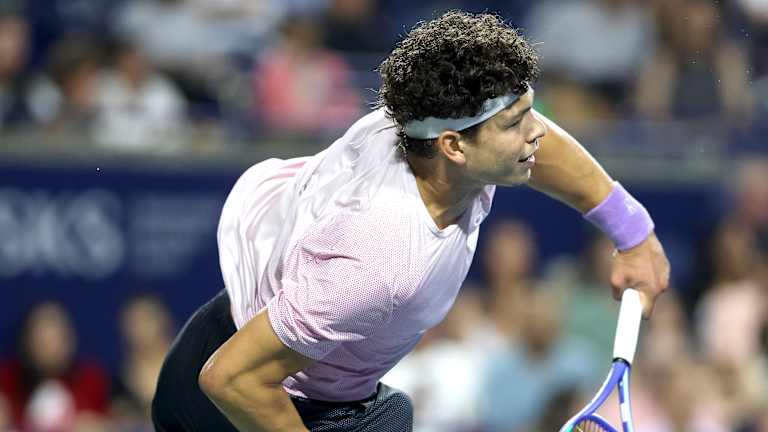 Forehands on the line, cars nowhere near it: Tennis players vs. the Escalade  