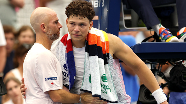 Coco Gauff serves up return to US Open second week with Freçh finish  