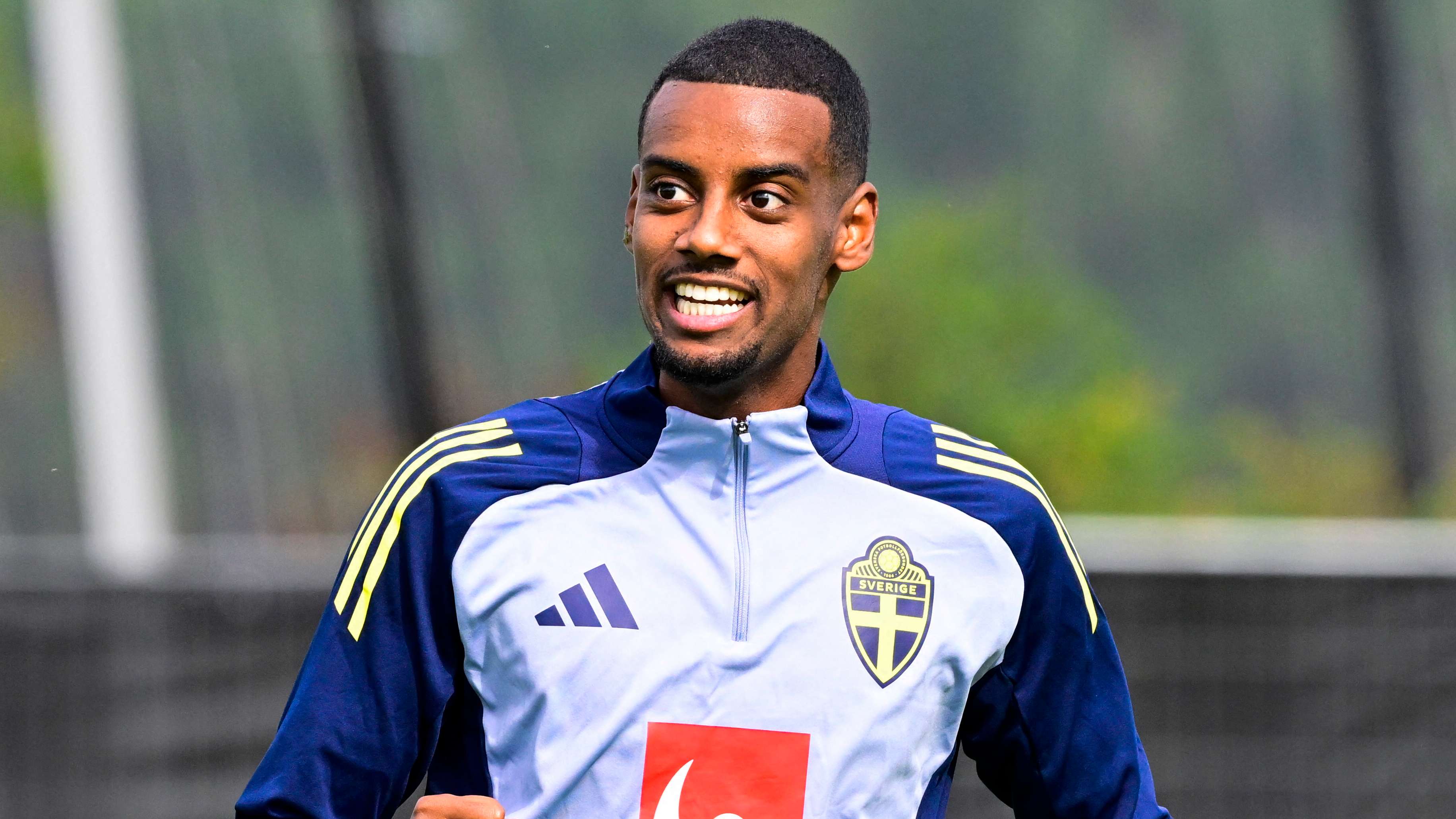 Liverpool troll Newcastle with Isak & Van Dijk meeting video  