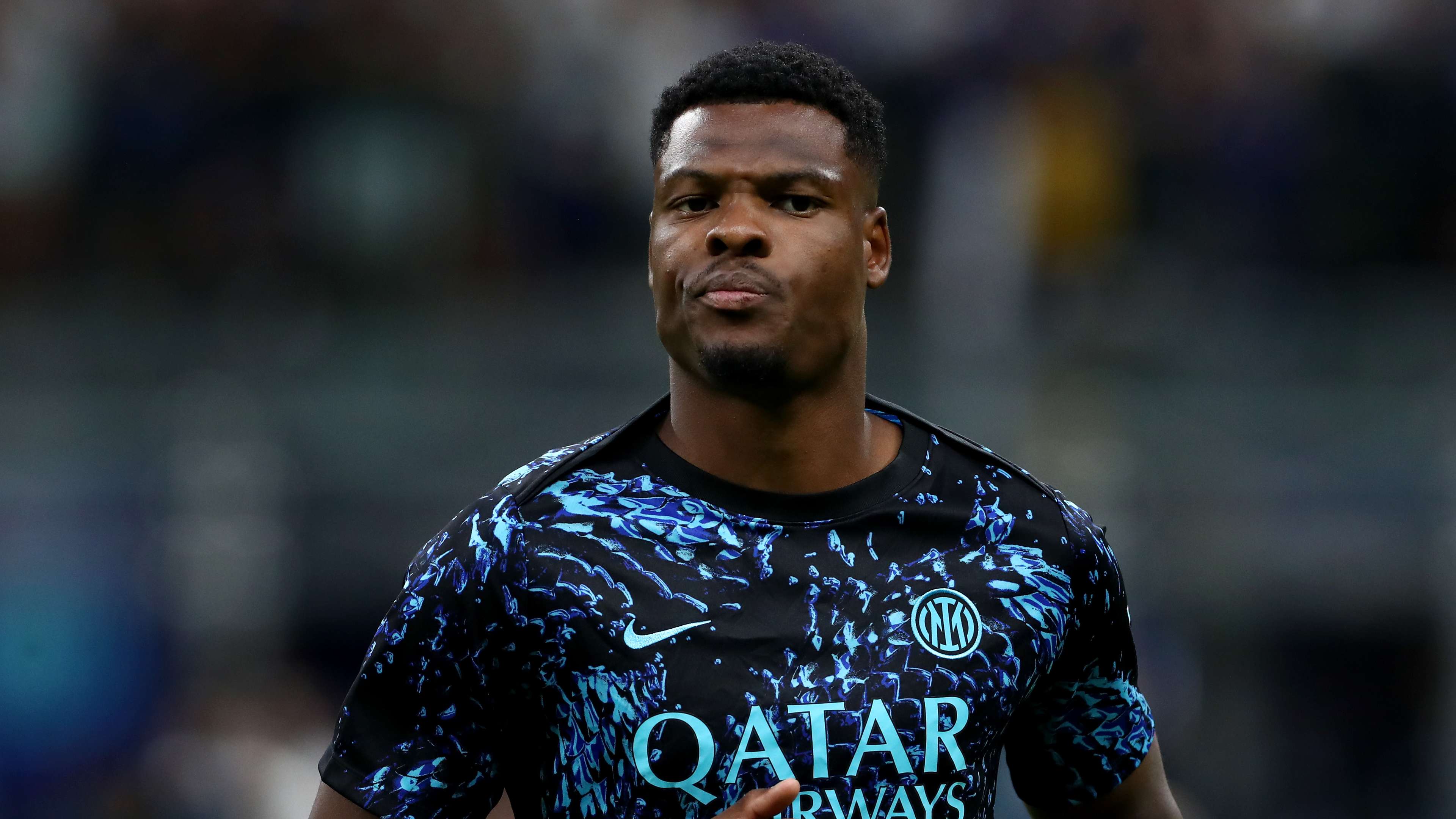 Dumfries reveals Premier League ambition after Man City links  