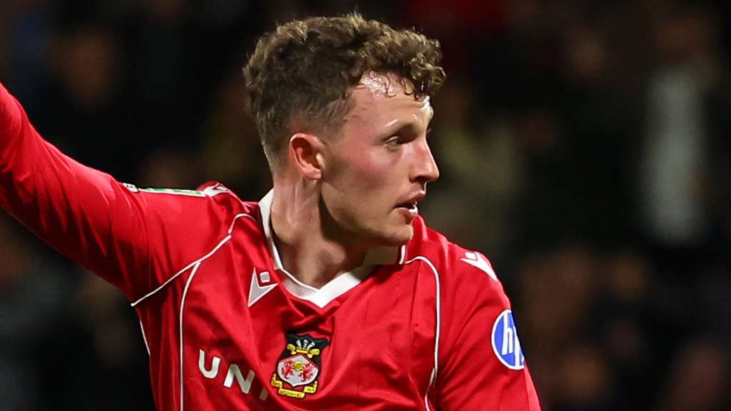 Broadhead's super double sees Wrexham into Carabao Cup round four  