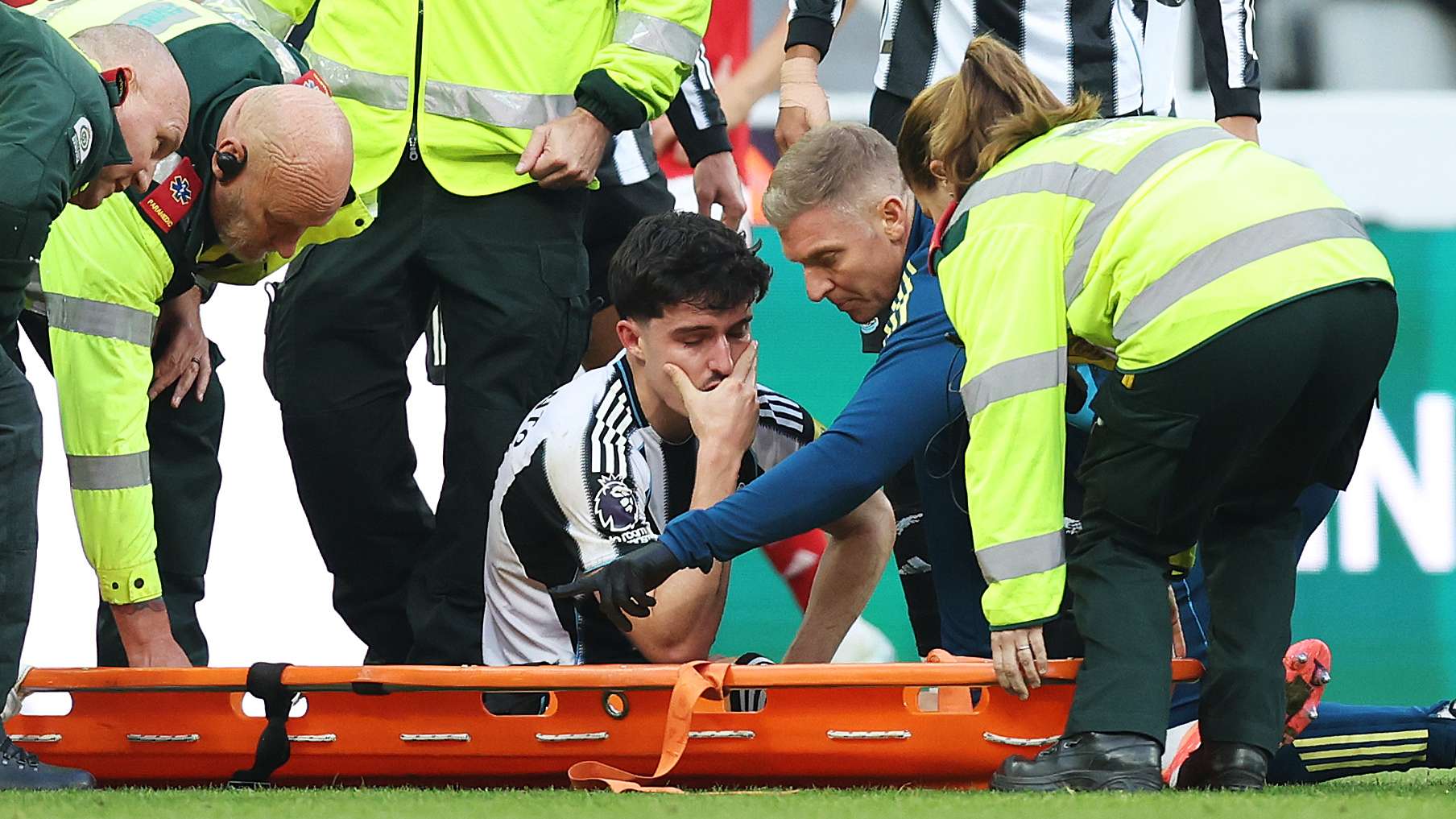 'A huge blow' - Howe admits Livramento faces lengthy lay-off  