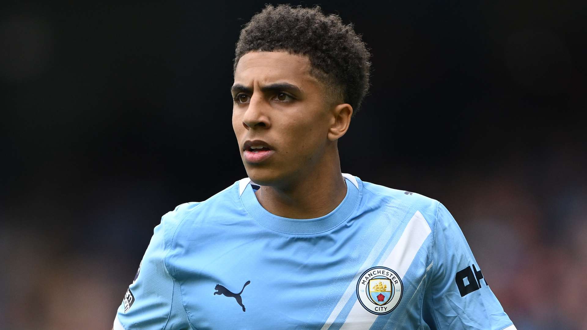 Man City put faith in Lewis! Defender signs contract extension  