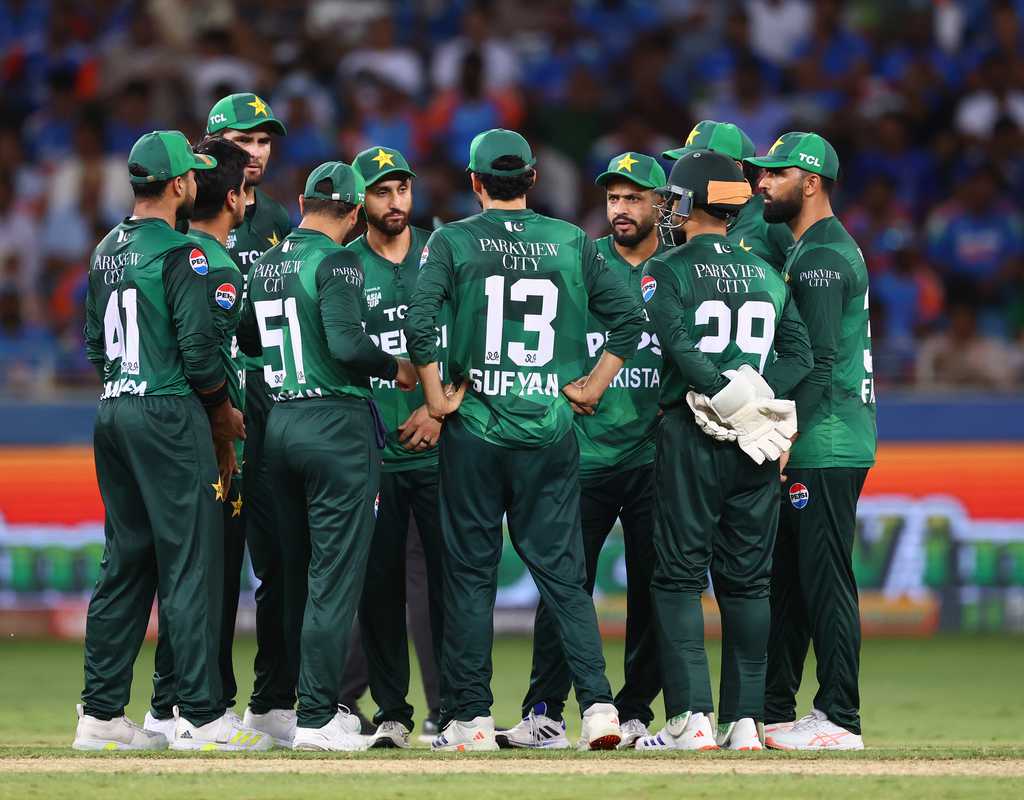 Close calls all evening, yet Pakistan find their way through  