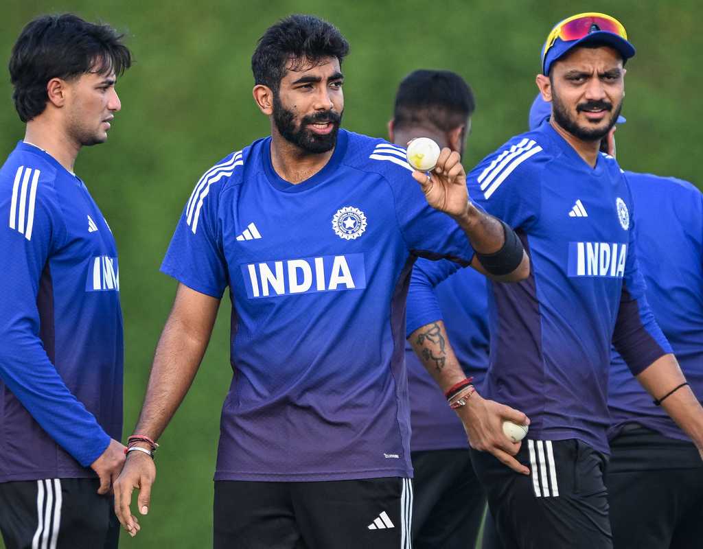 India host the hosts in Dubai  