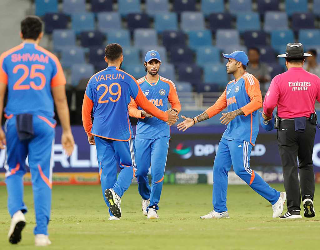India seal final berth; knock Sri Lanka out  