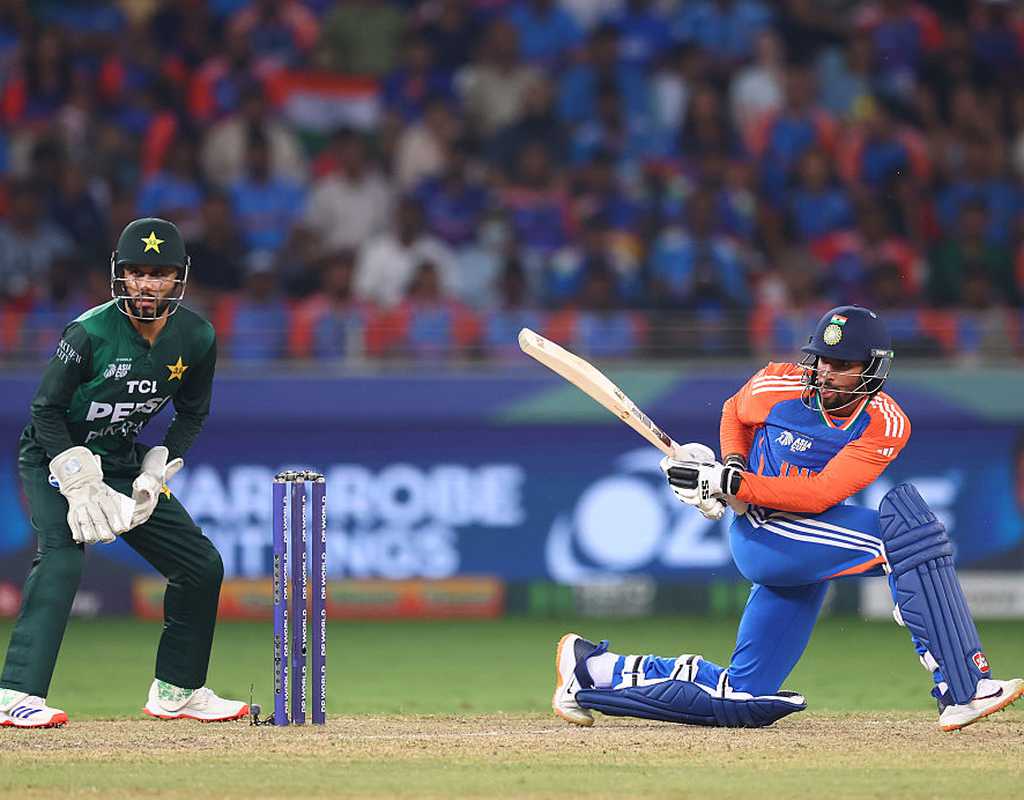 India bend with conditions, Pakistan swing at shadows  