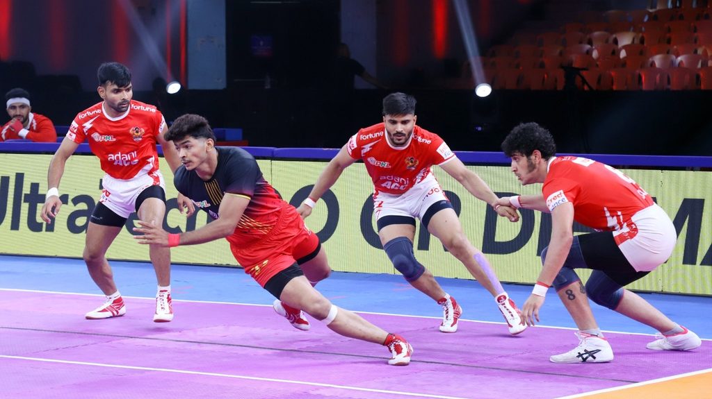 Skipper Yogesh’s defensive acumen seals win as Bengaluru Bulls Survive Gujarat Giants’ late surge  