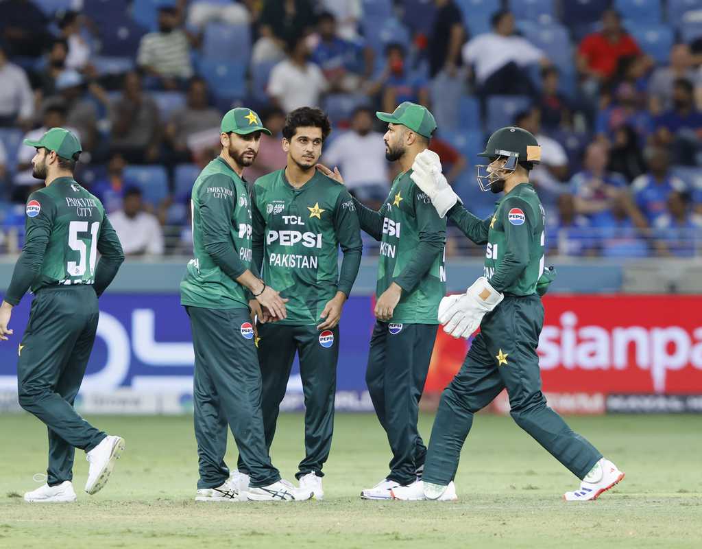 Pycroft continues as match referee; UAE-PAK game off to a delayed start  