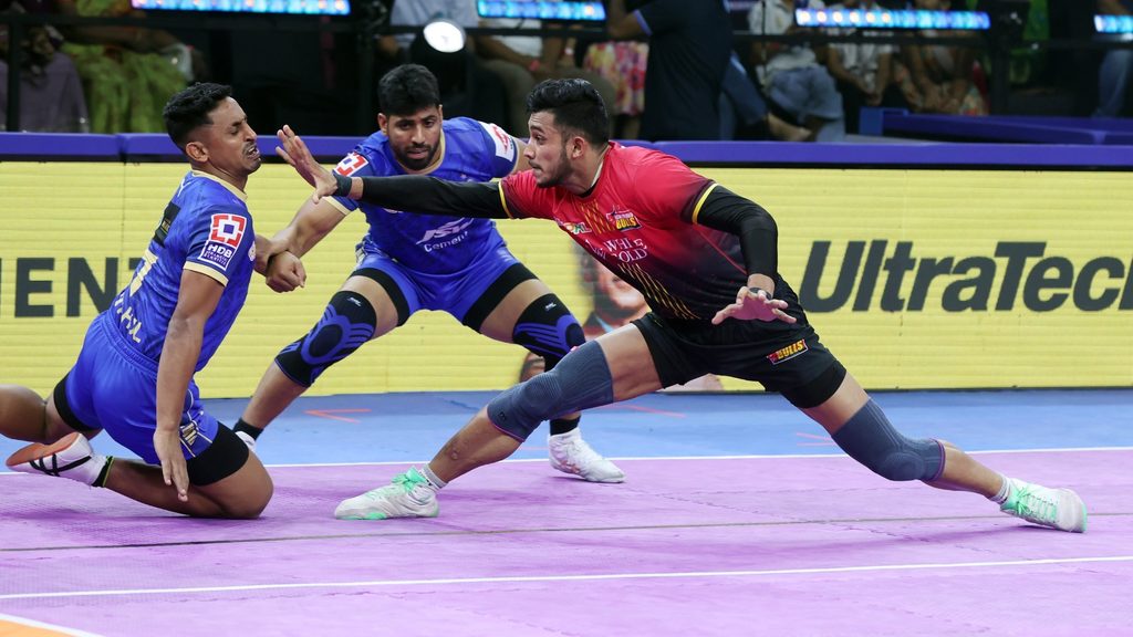 Masterclass from Alireza, Deepak & Yogesh help Bengaluru Bulls to crucial win vs Haryana Steelers  