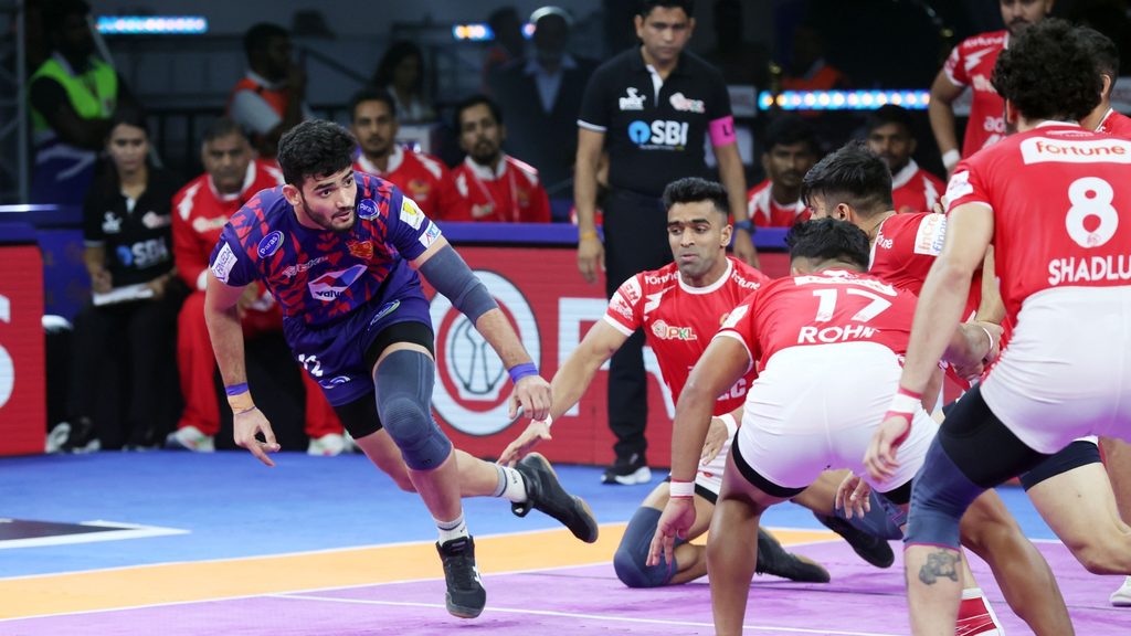 Akshit’s heroic Super 10 helps table toppers Dabang Delhi complete double over Gujarat Giants  