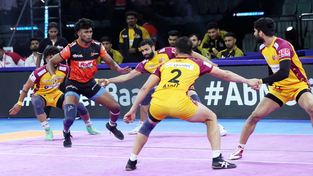 U Mumba clinch clinical 33–26 victory over Telugu Titans; confirm Dabang Delhi’s top-two berth  
