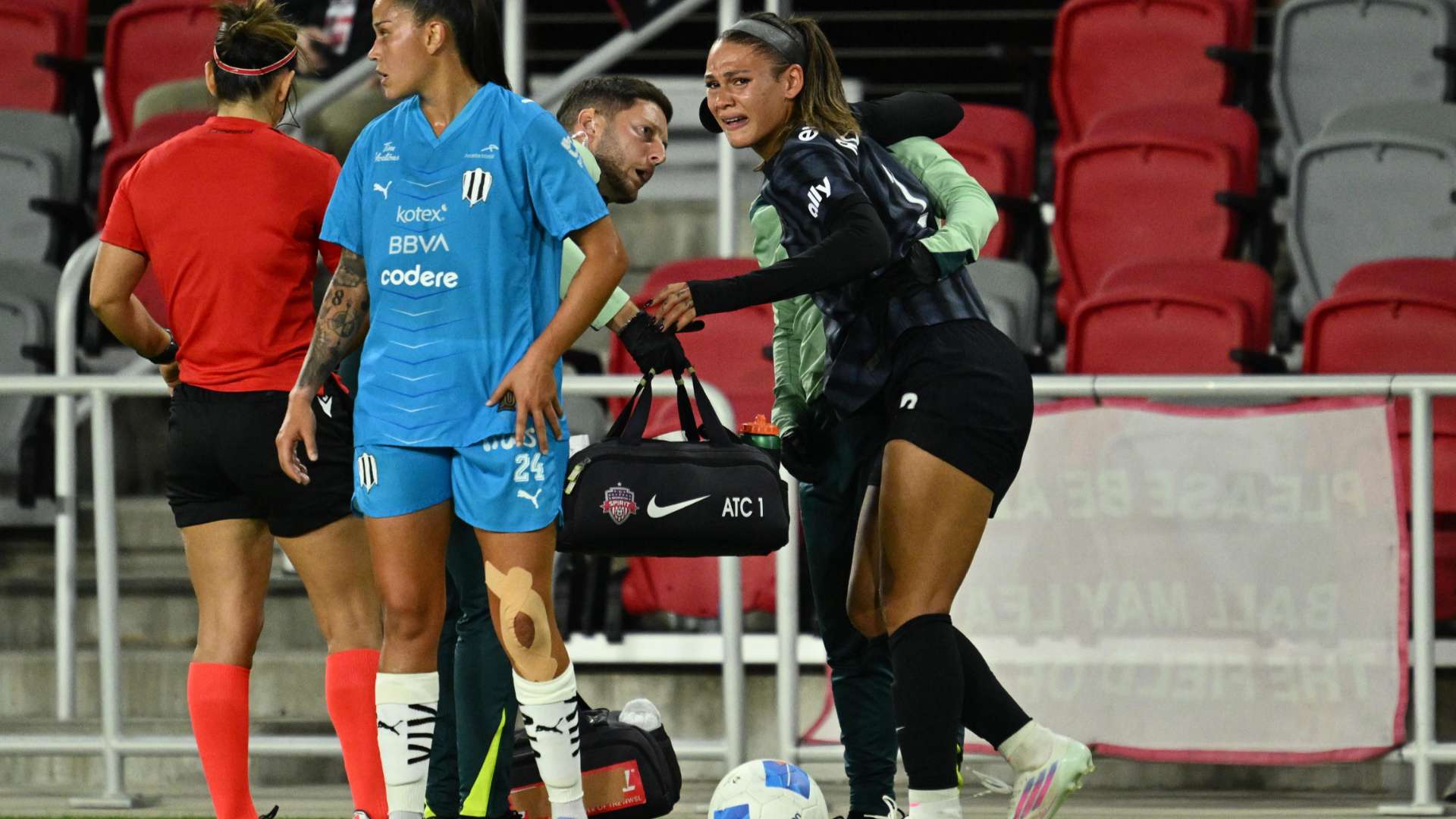 Rodman exits Washington Spirit game with apparent knee injury  