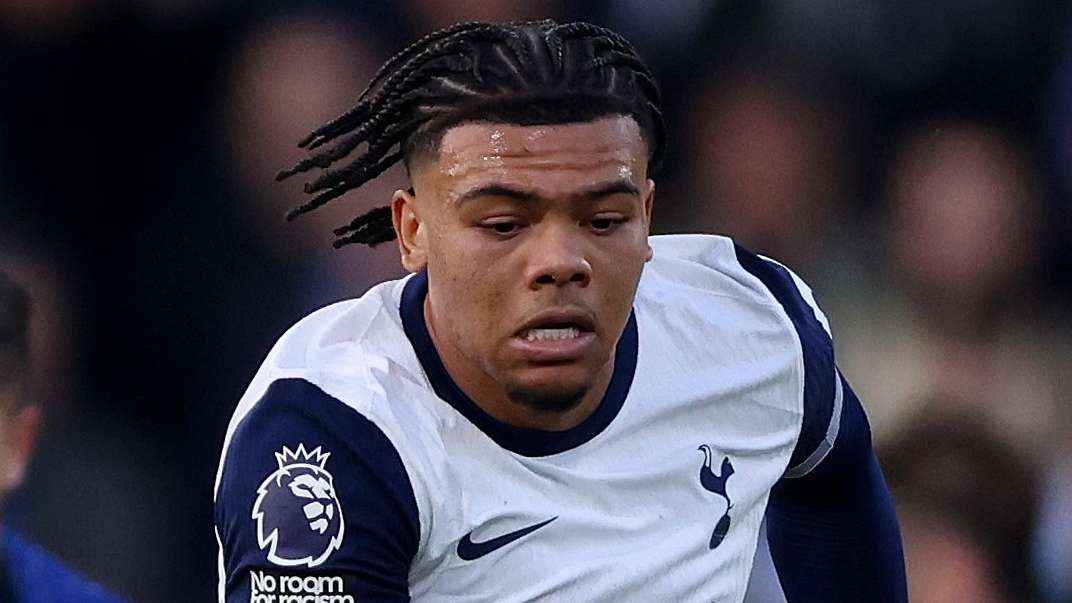 Spurs prospect trains alongside senior Three Lions  