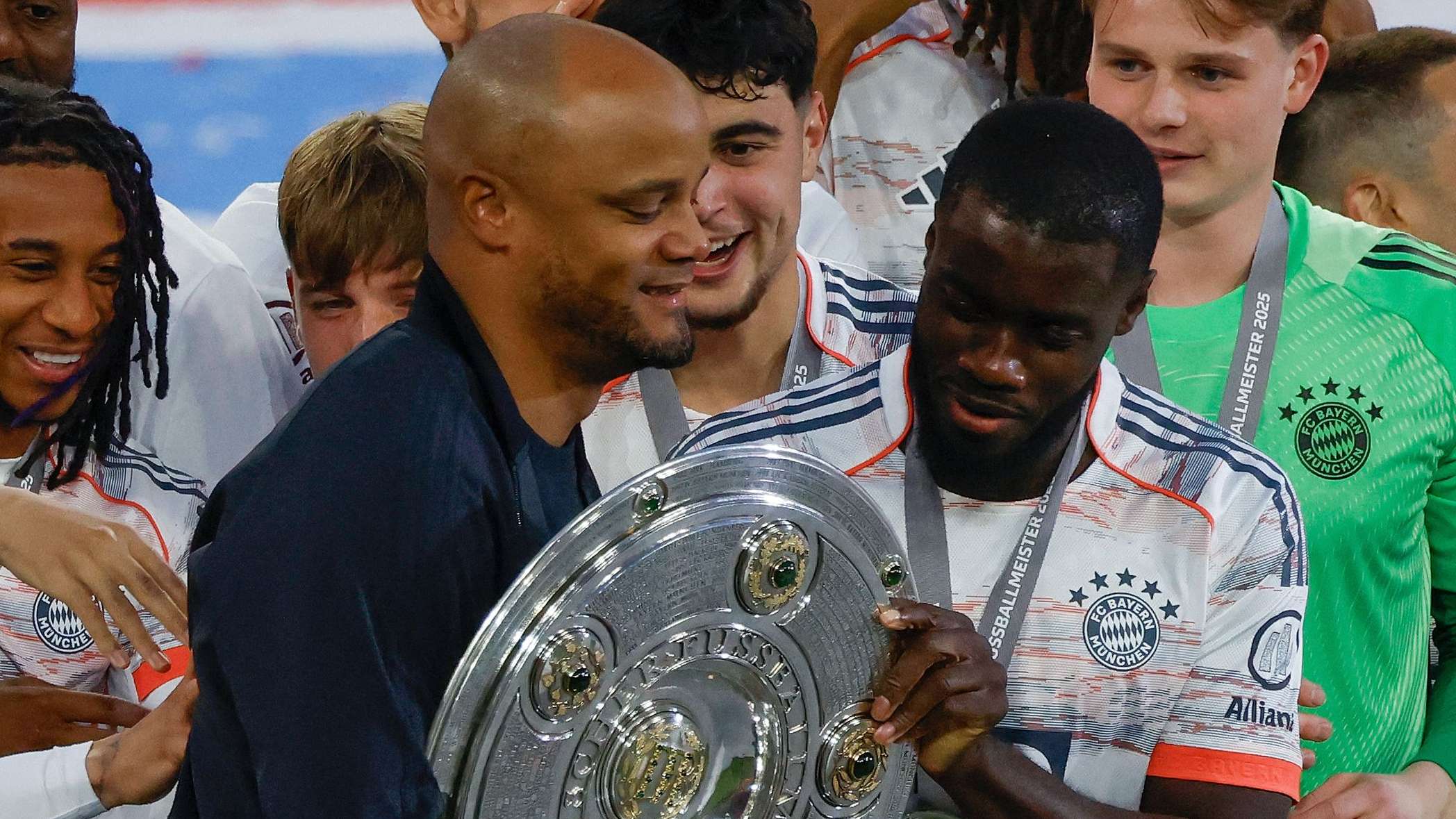 'Very intense' Kompany helping Upamecano & Bayern improve  