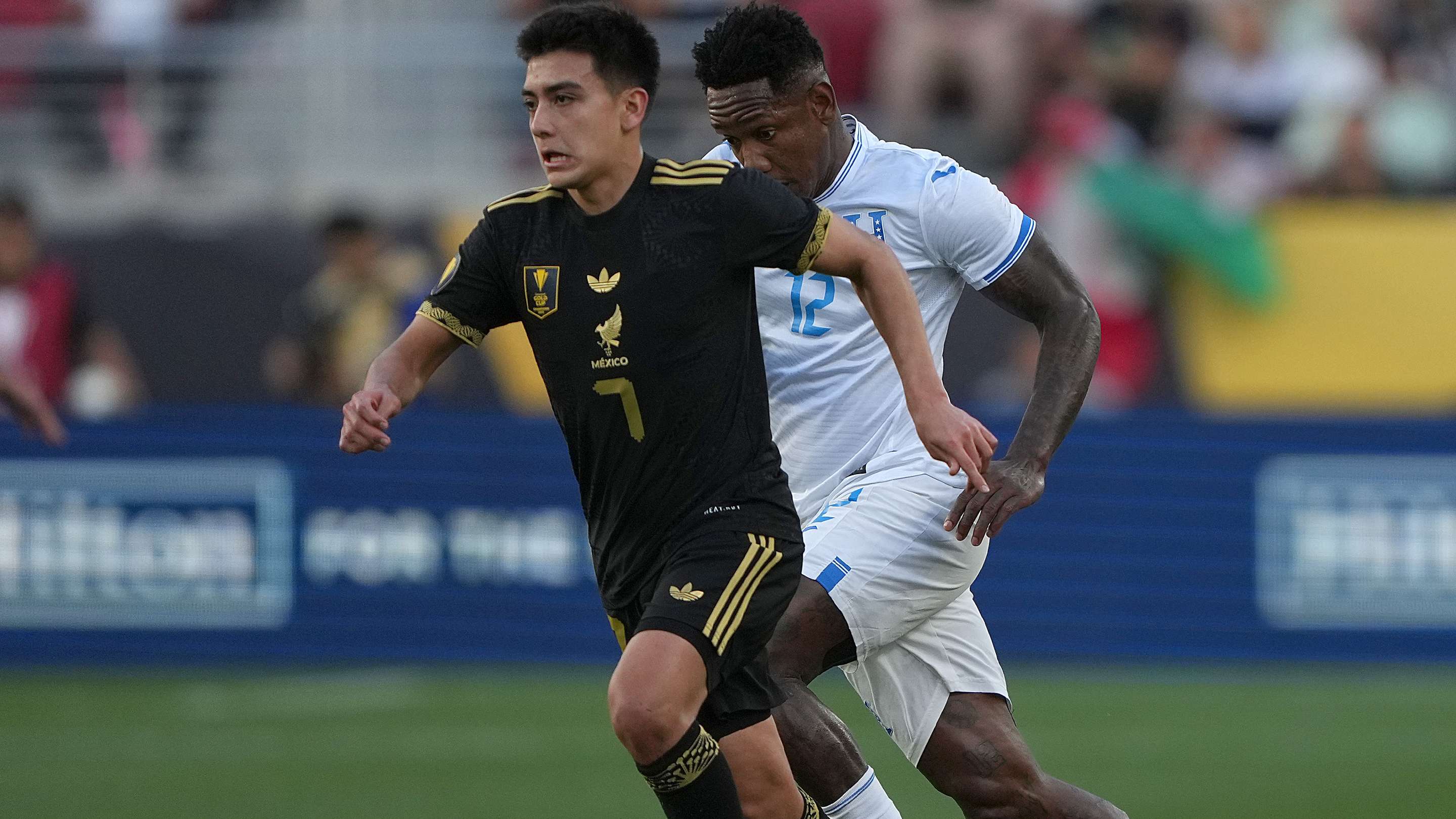 Mexico's Aguirre: Mora needs to test himself at UCL or UEL club  