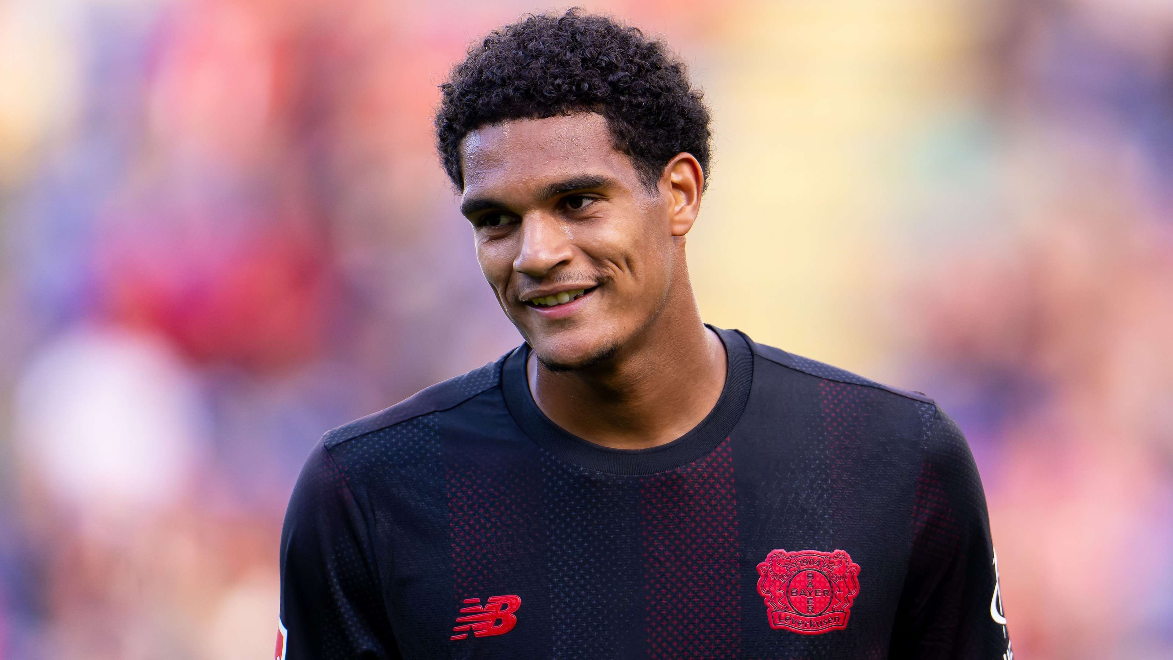 England defender withdraws from squad after picking up injury  