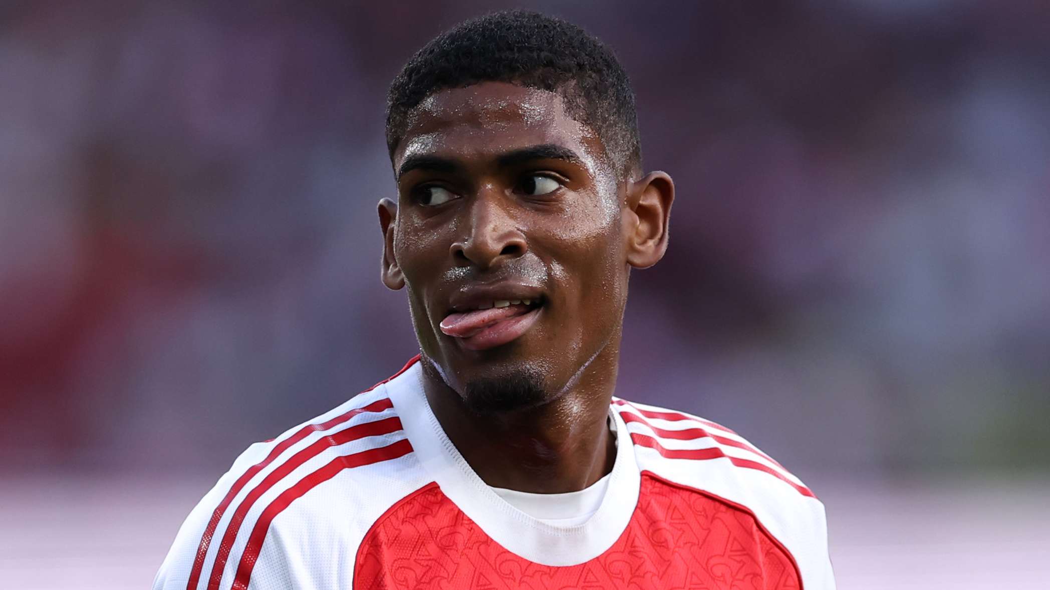 Arsenal star considering switching international team for WC  