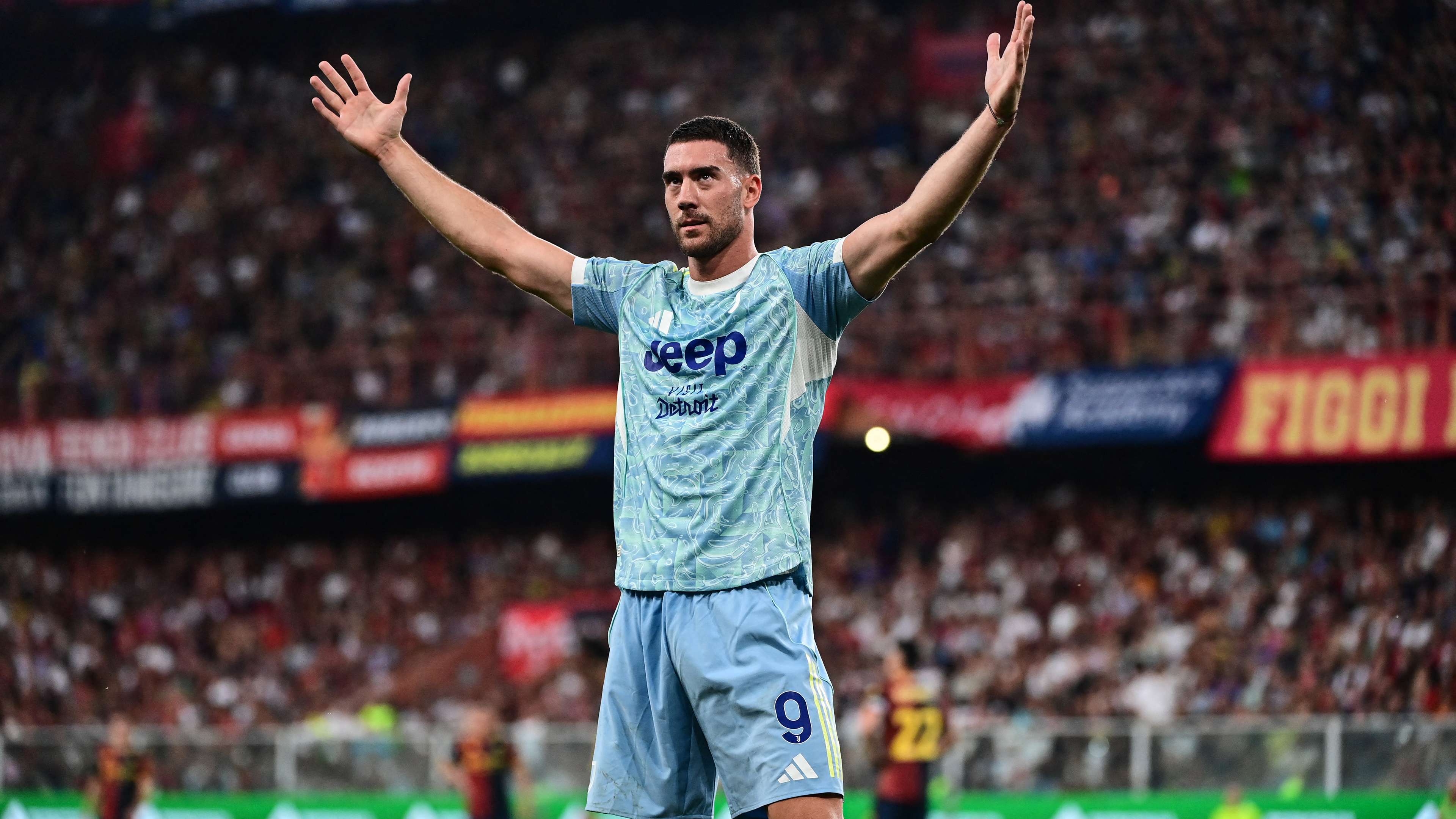 Bayern get boost in hunt for Kane backup Vlahovic  