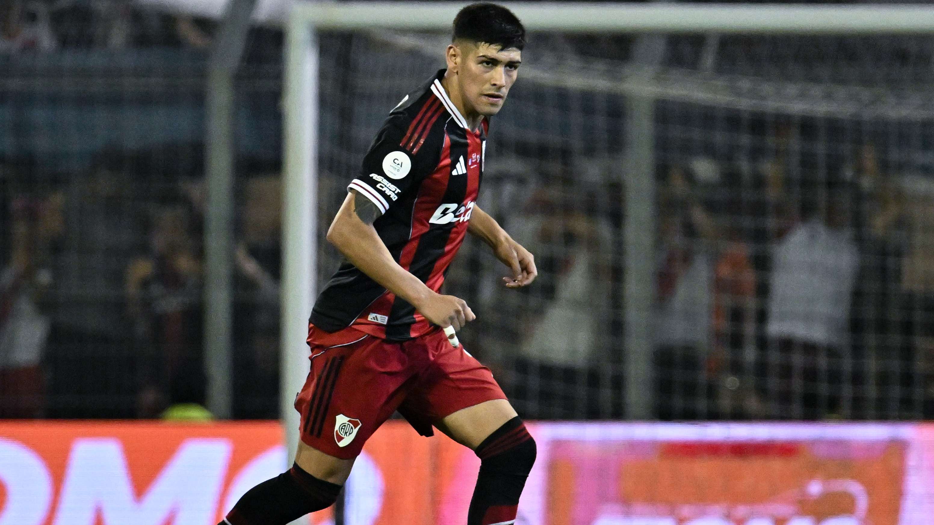 Argentina call up former street vendor in latest squad  