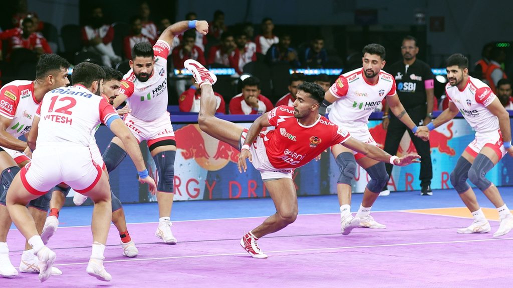 Rakesh’s career best 20-point game helps Gujarat Giants complete double in close win over UP Yoddhas  