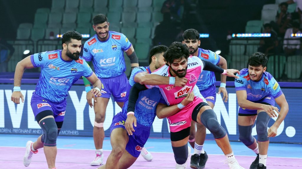 Nitin Kumar Stars With Super 10 as Jaipur Pink Panthers Defeat Bengal Warriorz to Keep Top-8 Hopes Alive  