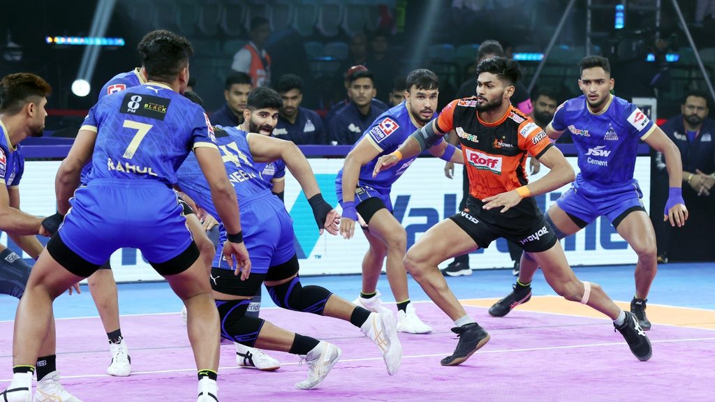 U Mumba hold nerves in thrilling tie-breaker against Haryana Steelers; qualify for PKL 12 Top Eight  