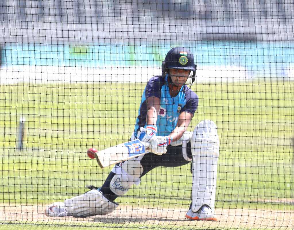 Left in a tangle, India train to sweep their worries away  