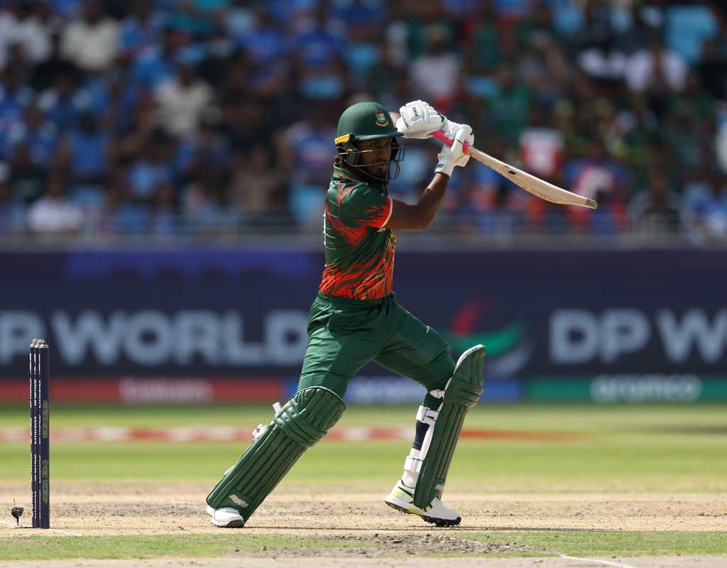 Don't see any problem: Simmons on Jaker Ali's form  