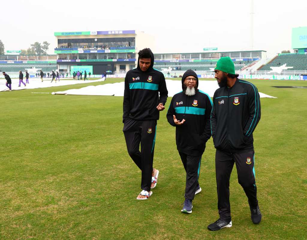 'Play the ball, not the bowler' - Mushtaq Ahmed  
