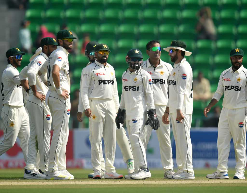 De Zorzi, Rickelton shine but Noman Ali keeps Pakistan ahead  