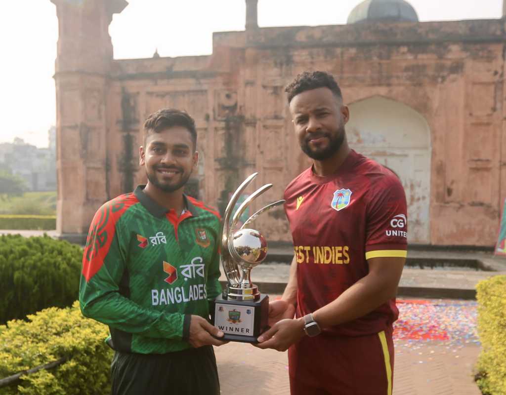 Simmons urges Bangladesh players to sideline social media  