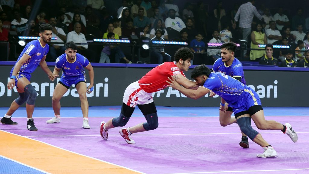 PKL Season 12 Match 87 Preview: Gujarat Giants vs Tamil Thalaivas – Arjun Deshwal Takes On In-Form Shadloui  