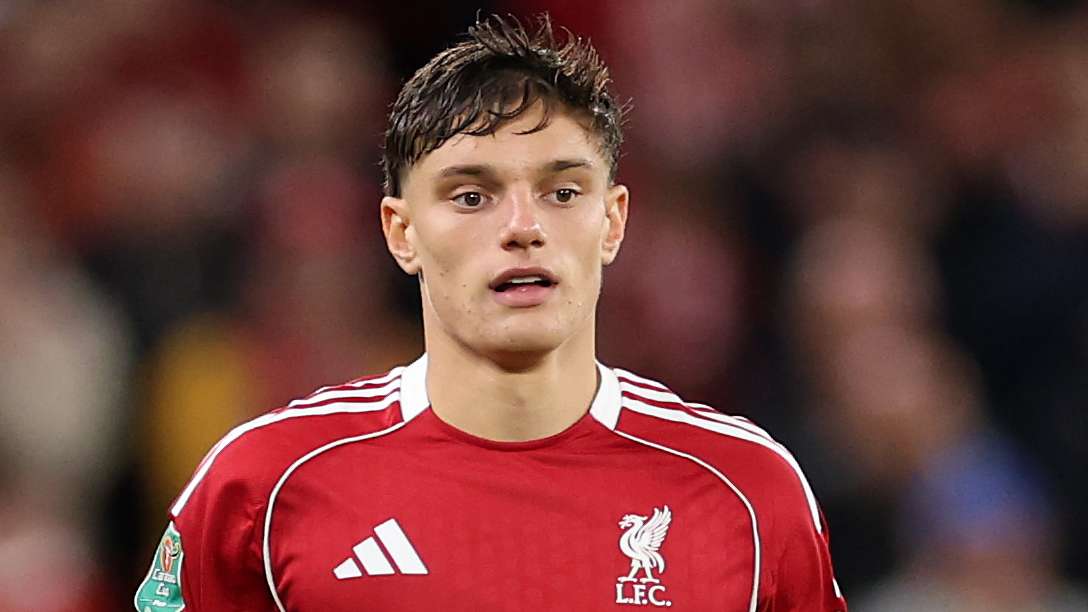 Liverpool identify centre-back target after Leoni injury blow  