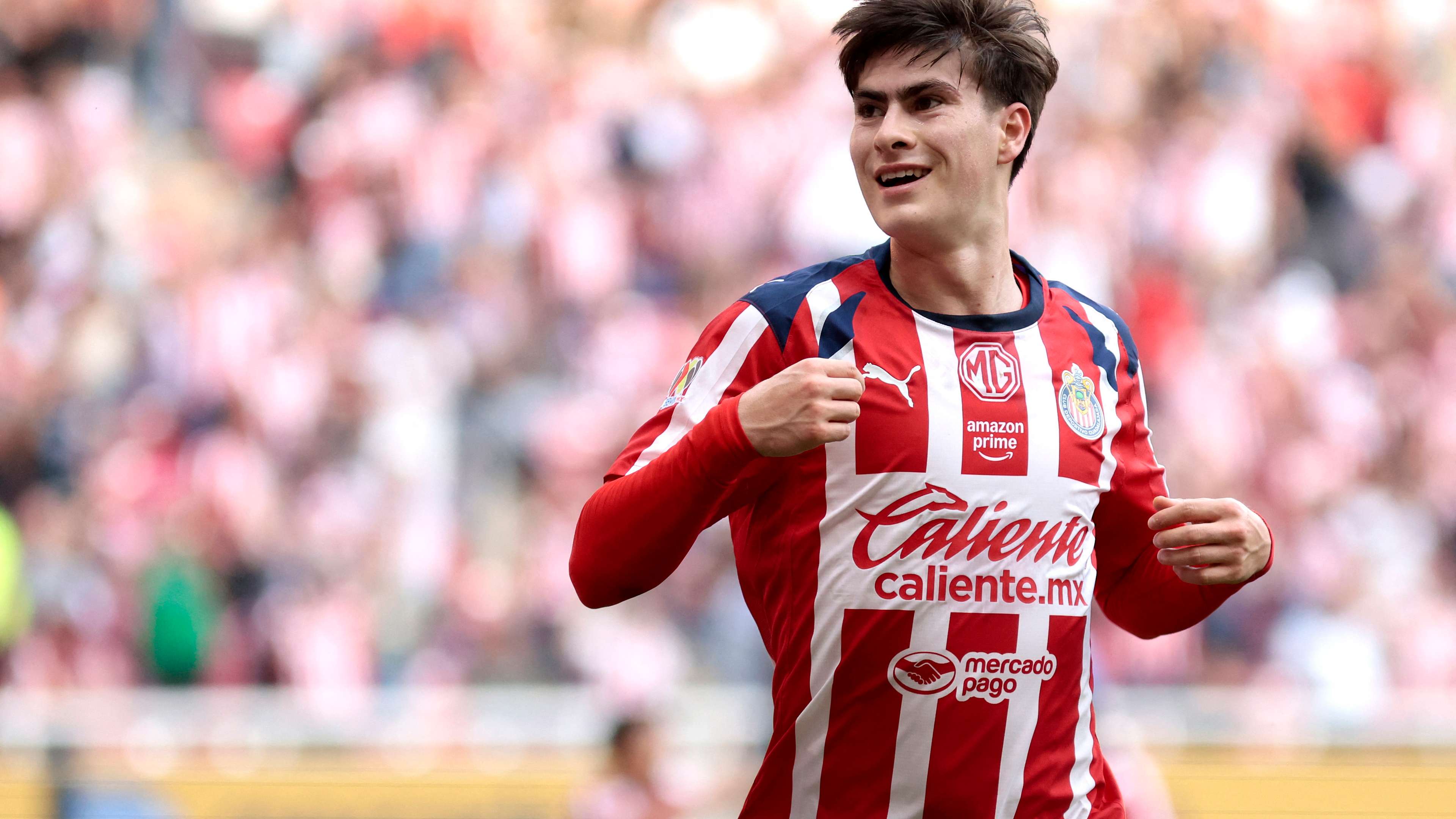 González proud after surpassing Chivas legend Chicharito  