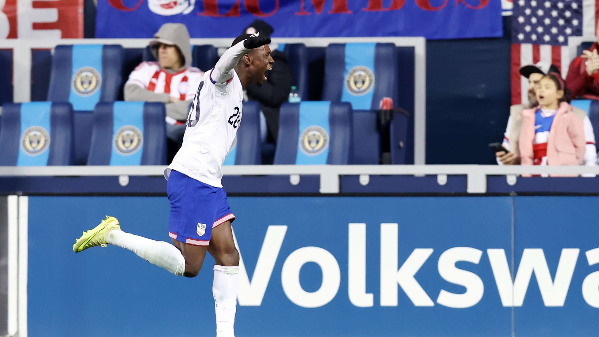 WATCH: Balogun scores game-winner for USMNT thanks to Reyna  