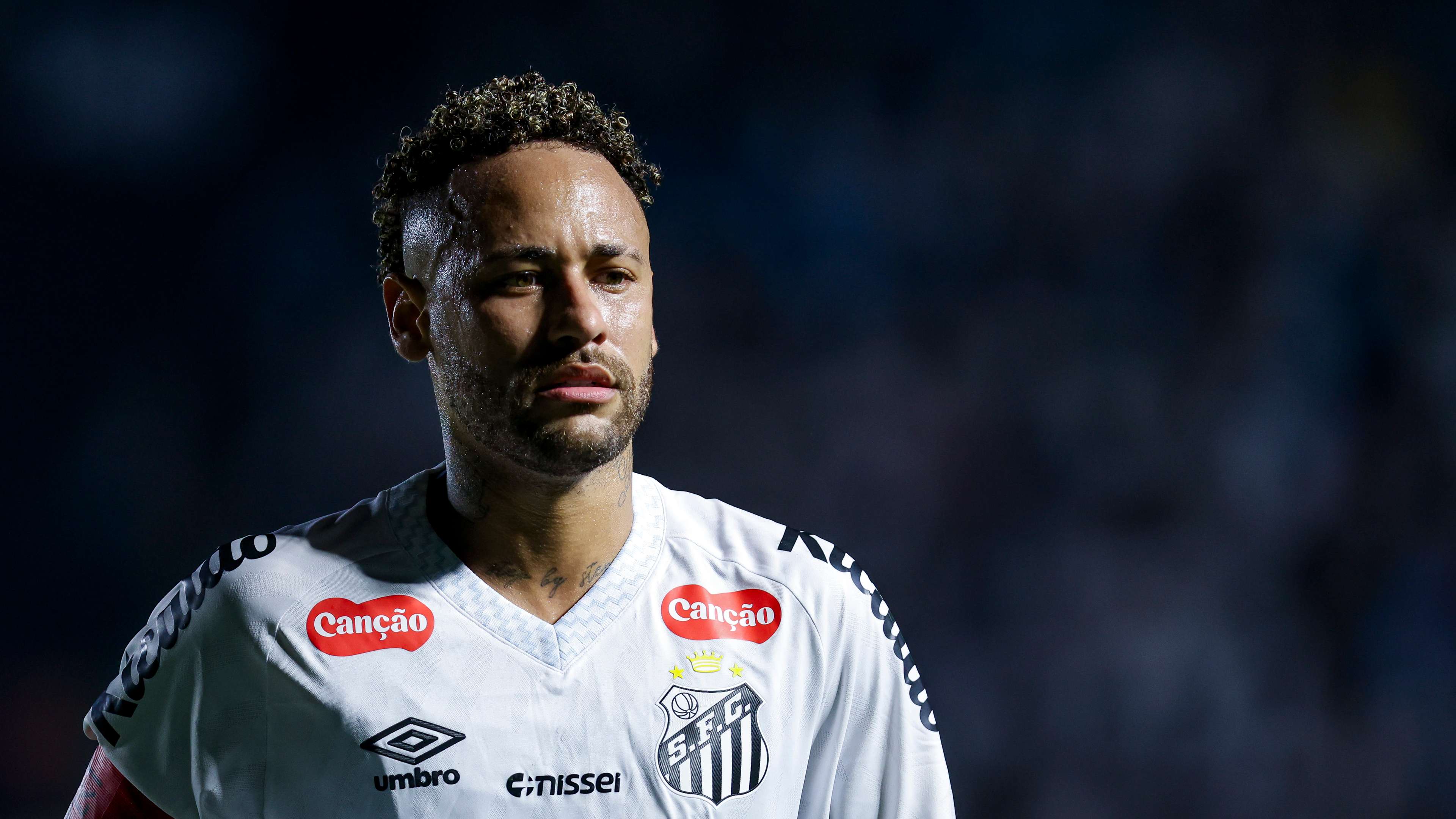 Neymar defies medical advice to play in crucial Santos win  
