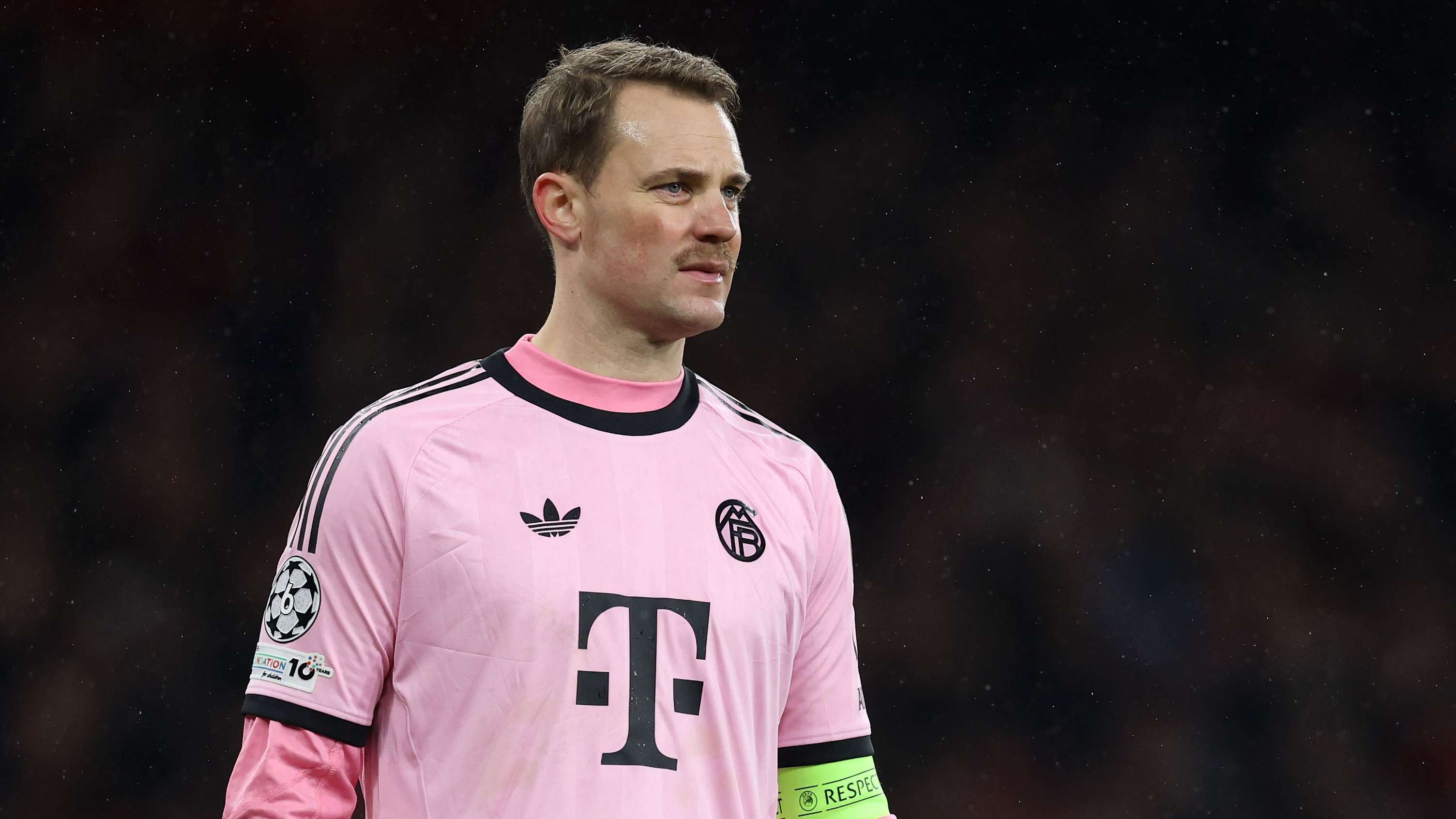 Bayern legend defends Neuer over Arsenal blunders  