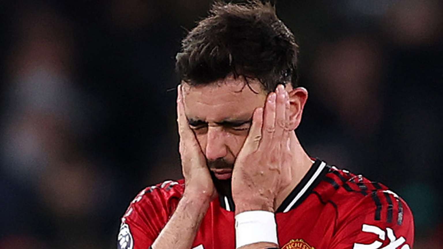 Fernandes accused of 'wanting to do too much' by Man Utd legend  