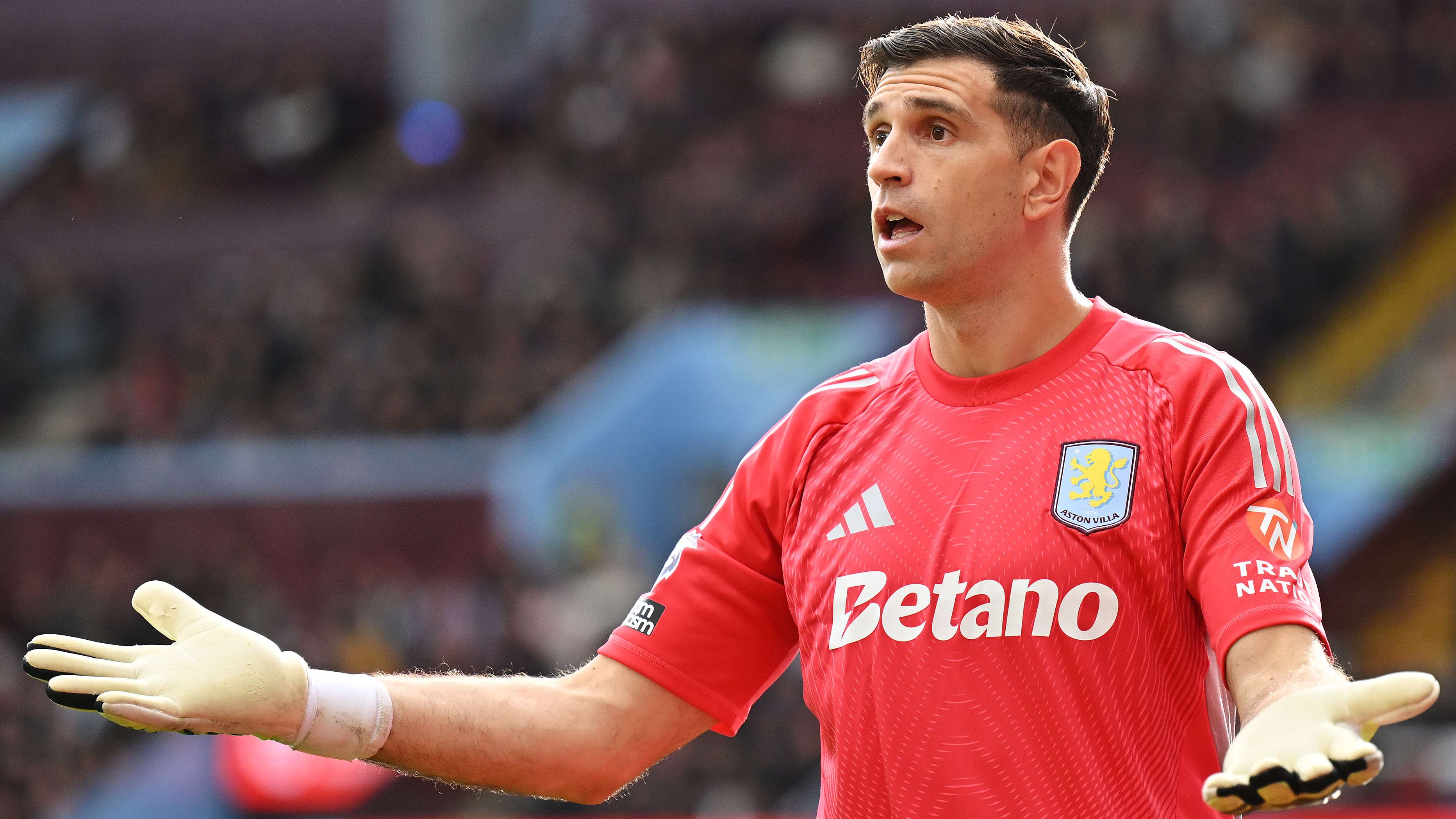 Villa eye Martinez replacement as Emery targets Barca keeper  