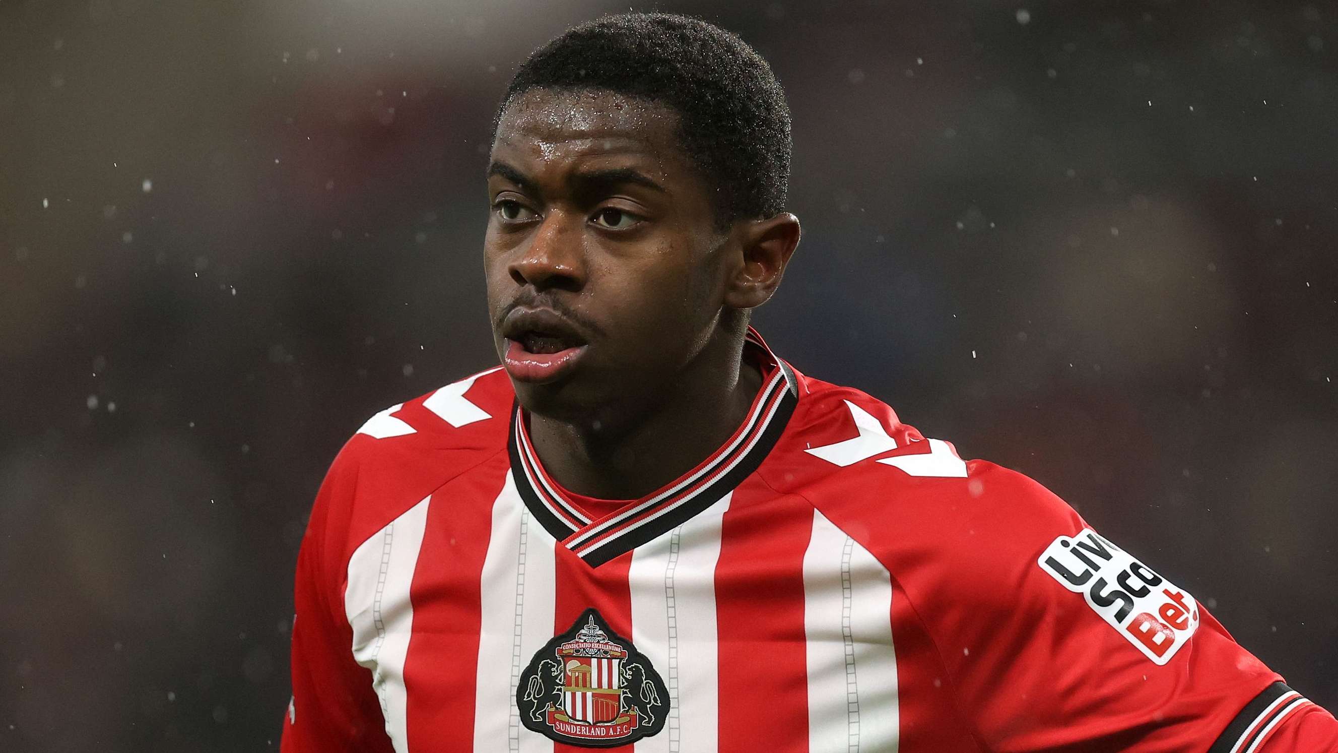 Man Utd & Chelsea targeting £15m Sunderland midfielder  