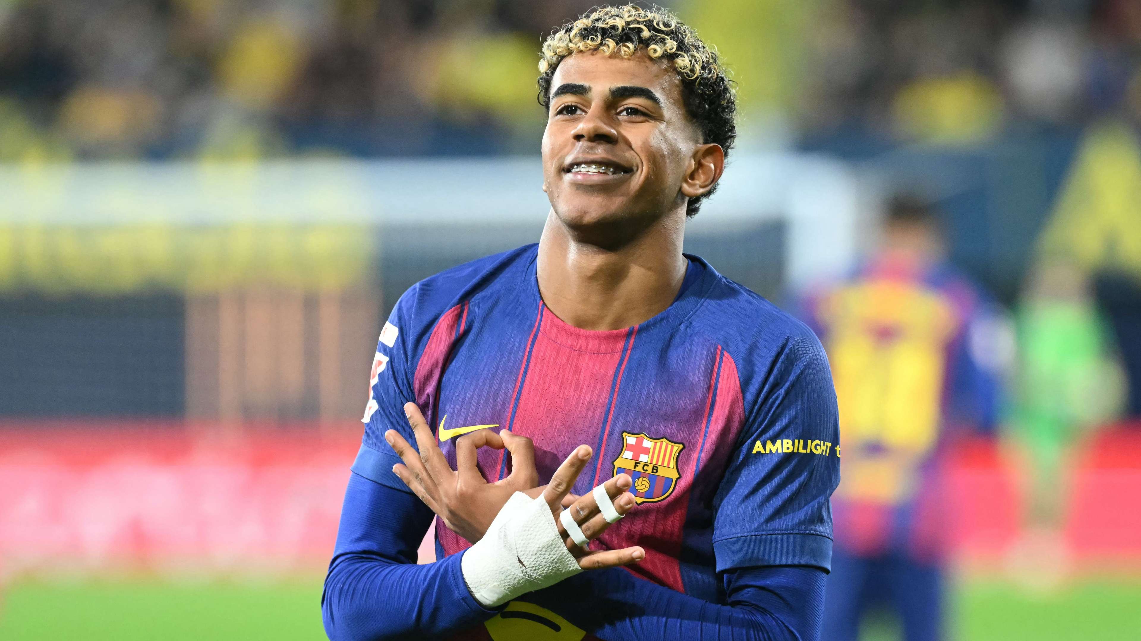 📽️ | Yamal wears Bayern star's shirt as he gives tour of his home  