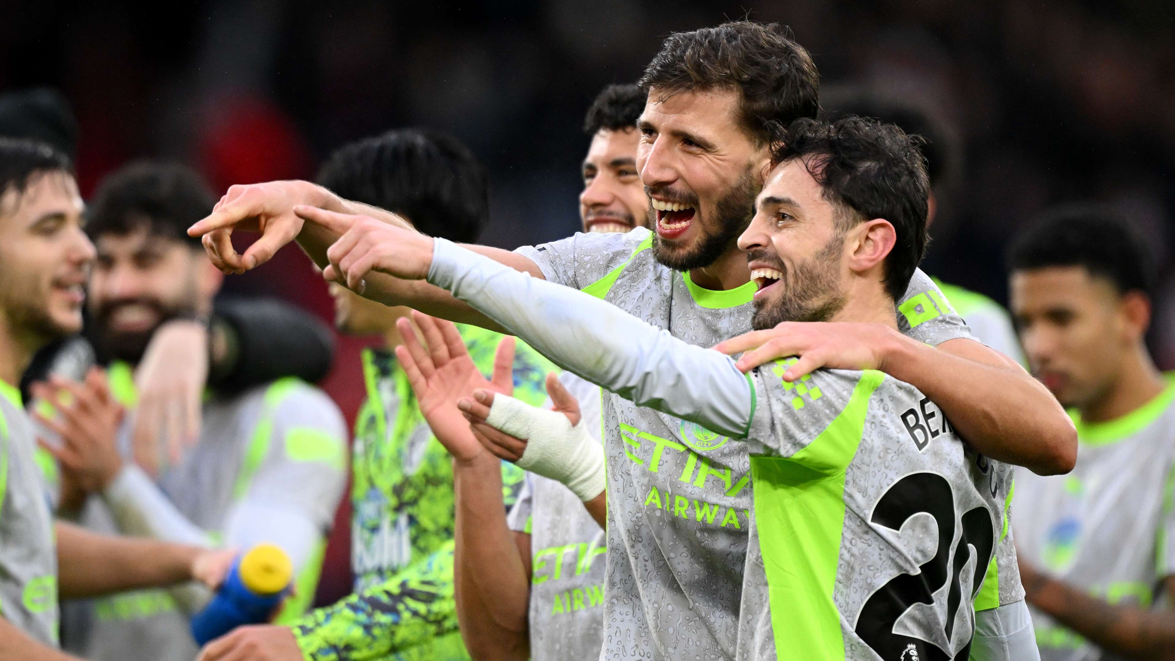 📽️ | Man City star Dias points picks partner Maya Jama in away crowd  