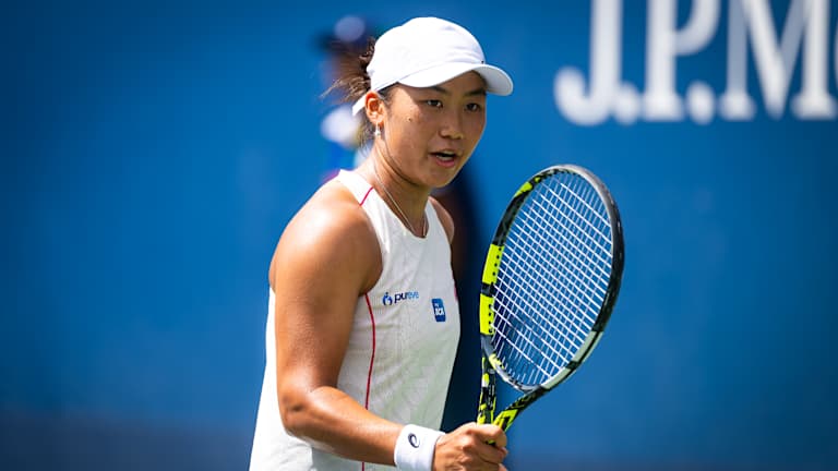 Alexandra Eala carries flag for Philippines at 2025 SEA Games  