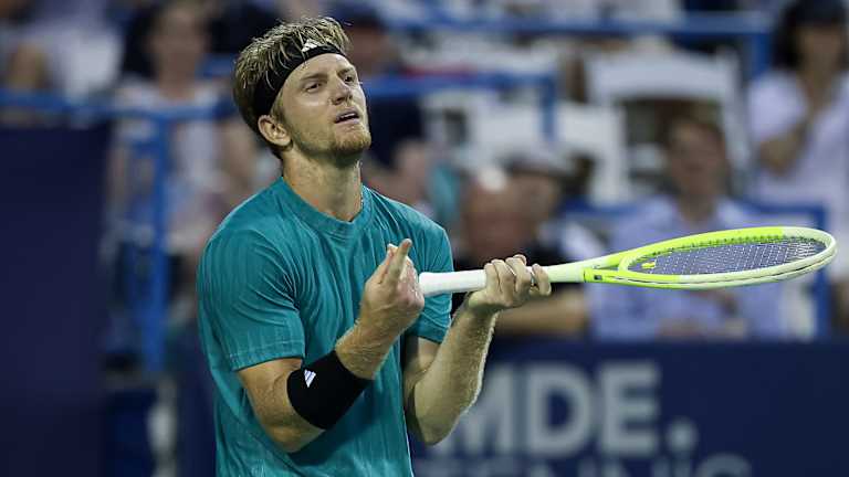 Who is more likely to win a Slam: Amanda Anisimova or Elena Rybakina?  