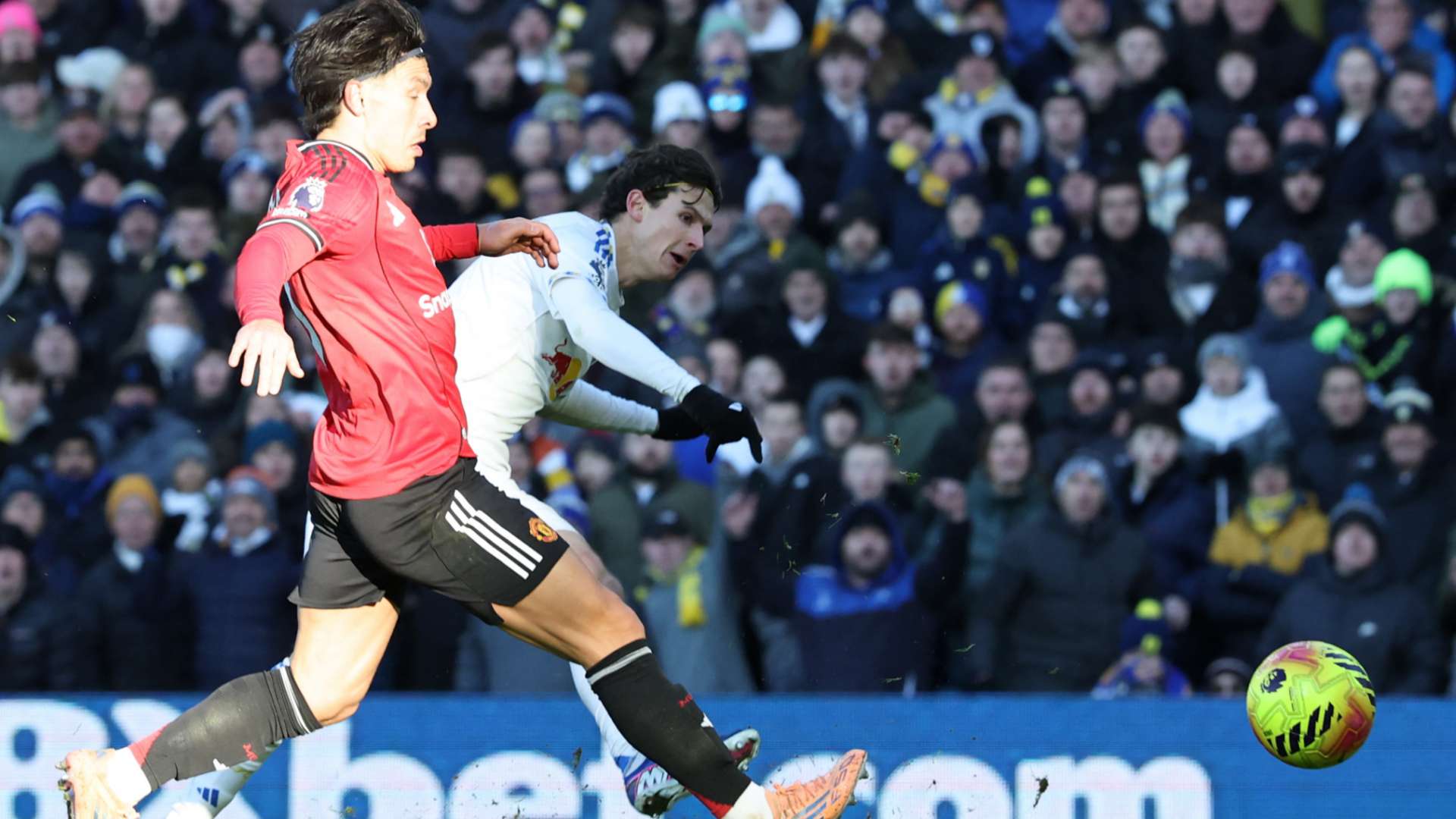 📽️ | USMNT star Aaronson scores against Man Utd  