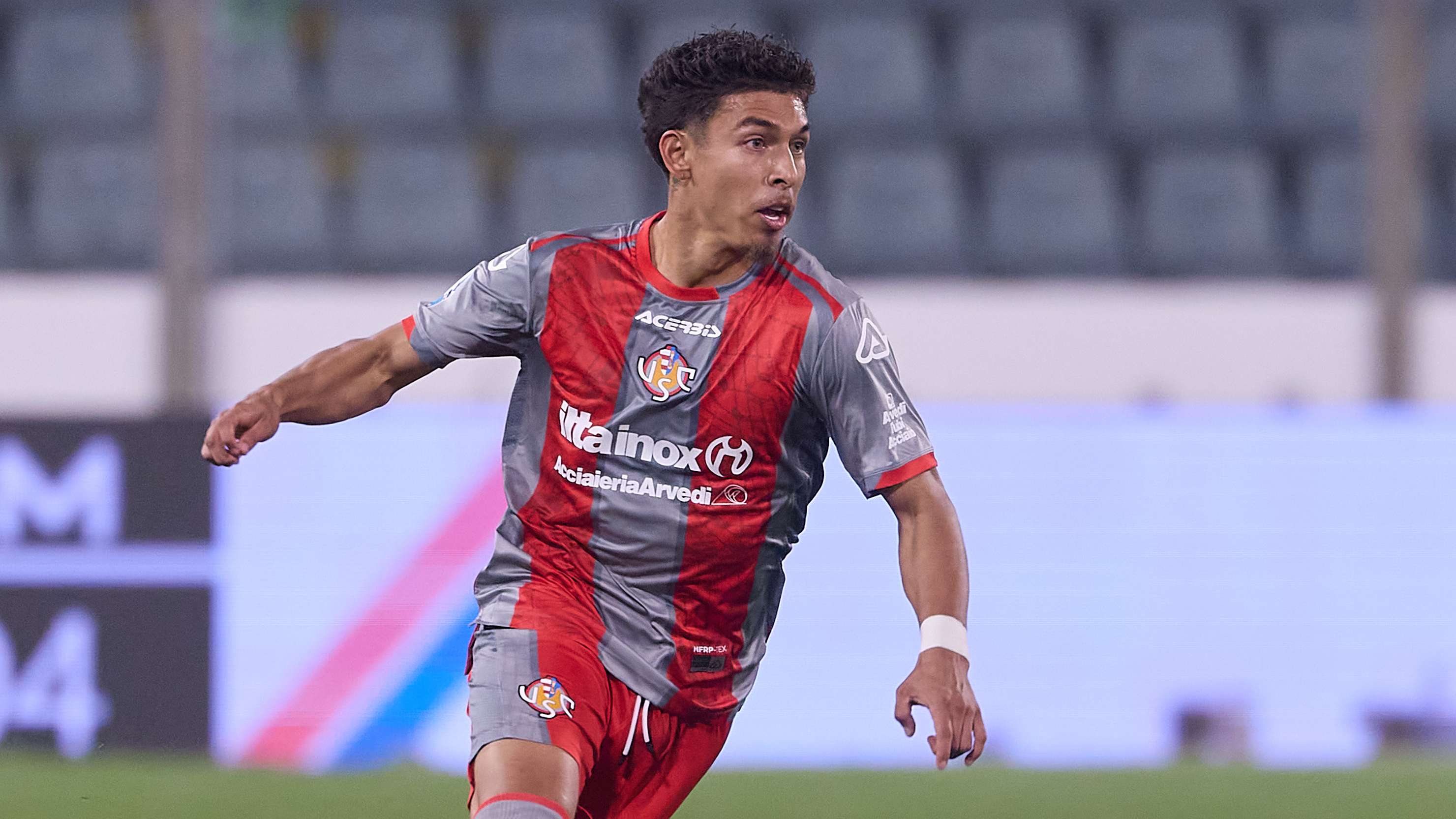 Birmingham beat Wrexham in transfer race for PL winger  