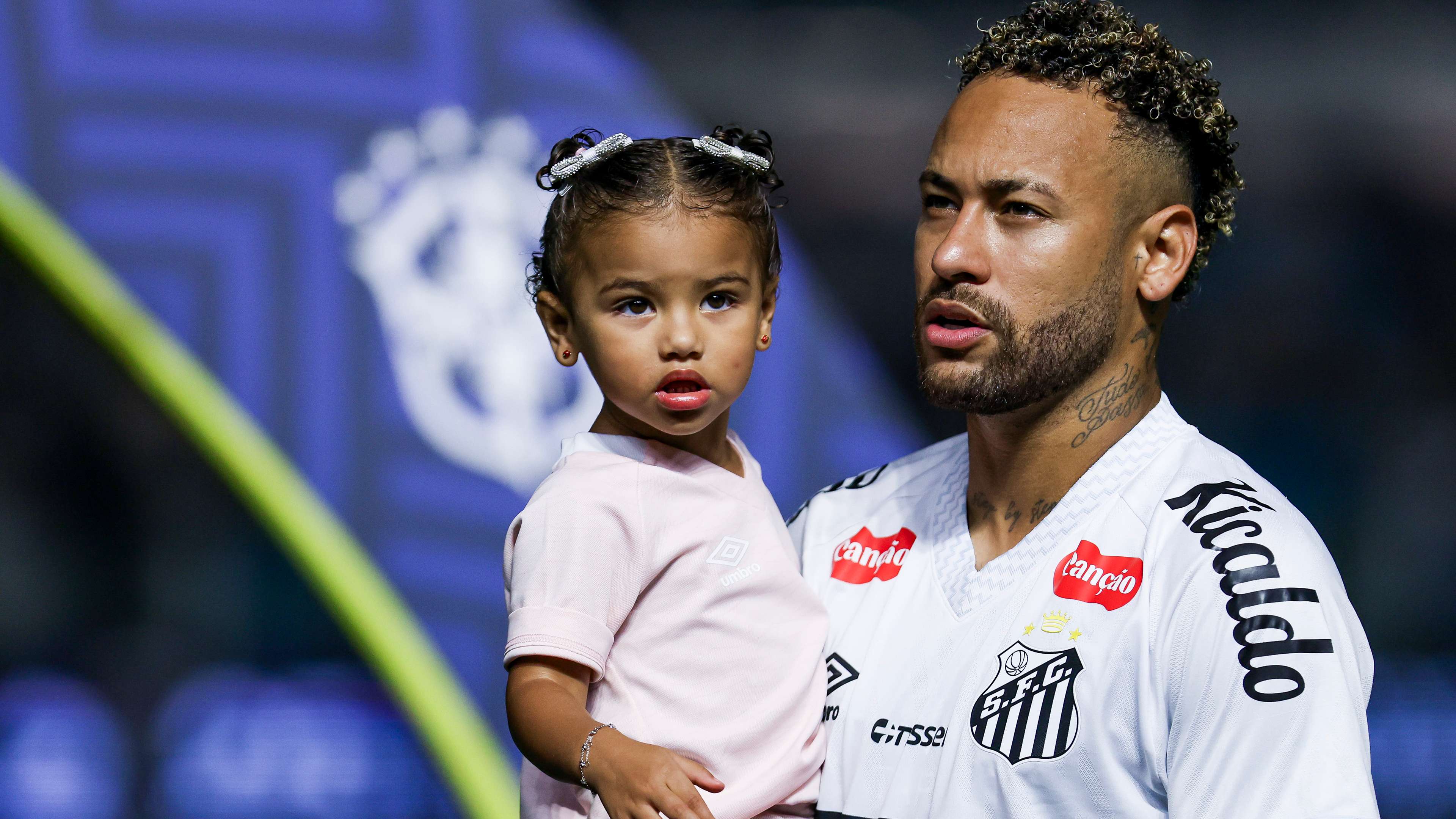 📽️ | Neymar joined by Biancardi & kids on return to Santos training  